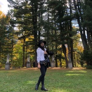 Meet your Posher, Binna